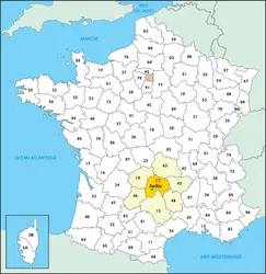 Cantal : carte de situation - crédits : © Encyclopædia Universalis France