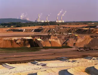 Industrie charbonnière : exploitation à ciel ouvert - crédits : Hans Peter Merten/ The Image Bank/ Getty Images