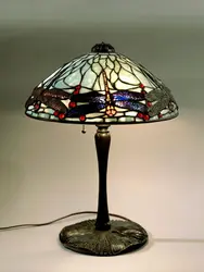 Lampe de chevet <it>Libellule</it>, de Louis Comfort Tiffany - crédits : G. Dagli Orti/ De Agostini/ Getty Images