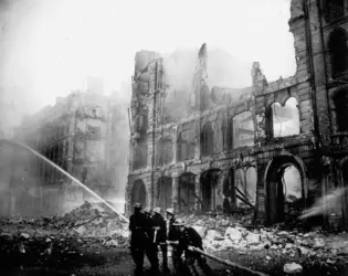 Seconde Guerre mondiale : les bombardements de Londres - crédits : © AP/Wide World Photos