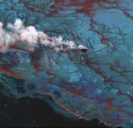 Pollution de la mer par le pétrole - crédits : © DigitalGlobe/ NASA