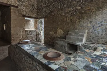 Thermopolium à Pompéi, Italie - crédits : P. Stelian/ Shutterstock