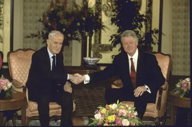 Hafez al-Assad et Bill Clinton - crédits : Cynthia Johnson/ The LIFE Images Collection/ Getty Images