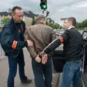 Arrestation d’un homme - crédits : © Jean-Pierre REY/ Gamma-Rapho/ Getty Images