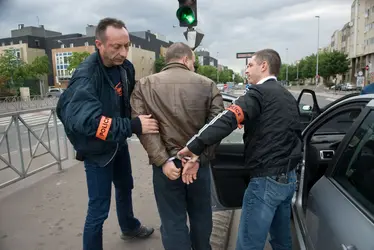 Arrestation d’un homme - crédits : © Jean-Pierre REY/ Gamma-Rapho/ Getty Images