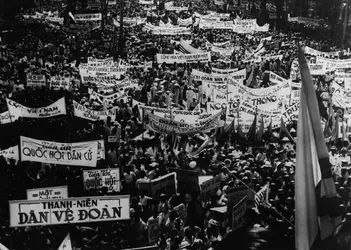 Proclamation de la république du Vietnam, 1955 - crédits : Keystone/ Hulton Archive/ Getty Images