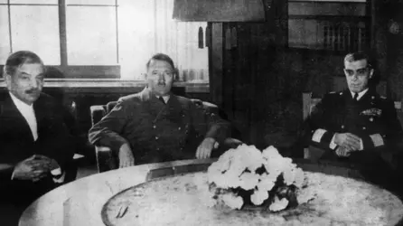 Pierre Laval rencontre Hitler, 1943 - crédits : Keystone/ Hulton Archive/ Getty Images