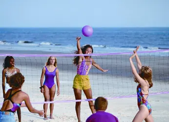 Partie de volley-ball - crédits : © age fotostock/SuperStock