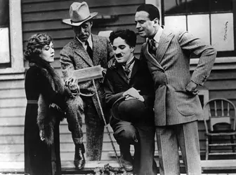 Charlie Chaplin à Hollywood - crédits : Topical Press Agency/ Moviepix/ Getty Images