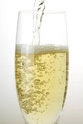 Bulles de champagne - crédits : © Imstock/ Shutterstock