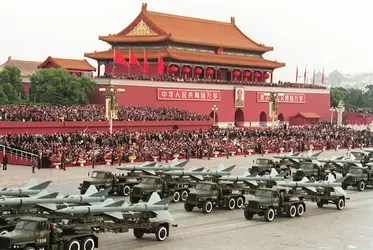 Défilé de l’armée populaire chinoise à Pékin, 1999 - crédits : Sovfoto/ Universal Images Group/ Getty Images
