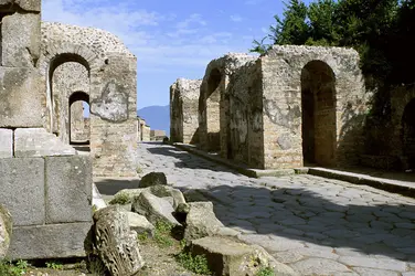 Porte de l’enceinte de Pompéi, Italie - crédits : H. Champollion/ AKG-images