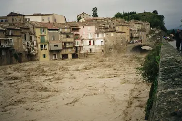 Inondations à Vaison-la-Romaine, Vaucluse - crédits : Martin Allen/ Sygma/ Getty Images