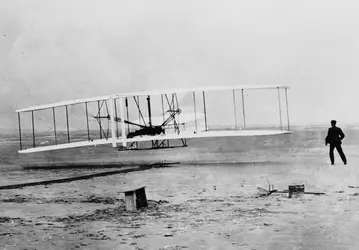 Premier vol motorisé d'Orville Wright - crédits : Fox Photos/ Getty Images