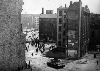 Soulèvement ouvrier à Berlin-Est, juin 1953 - crédits : Keystone/ Hulton Archive/ Getty Images