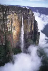 Chute d'eau au Venezuela - crédits : © age fotostock/SuperStock