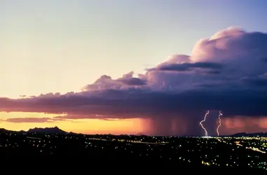 Cumulo-nimbus - crédits : Wild Horizons/ Universal Images Group/ Getty Images