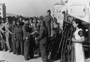 Début de la guerre civile espagnole, 1936 - crédits : Fox Photos/ Hulton Archive/ Getty Images