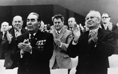 Leonid Brejnev et Gustav Husák - crédits : Keystone/ Hulton Archive/ Getty Images