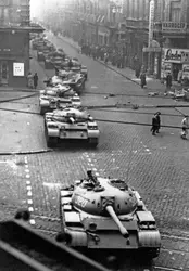 Intervention soviétique à Budapest (1956) - crédits : Hulton-Deutsch Collection/ Corbis/ Getty Images