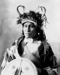 Chef de tribu Sioux - crédits : © Library Of Congress, Washington, D.C. (neg. no. LC-USZ62-102872