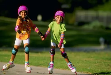 Enfants faisant du roller - crédits : © Al Bello / Allsport/ Getty Images Sport/ Getty Images