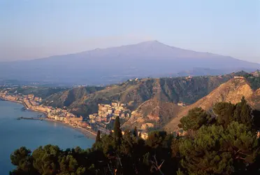 Etna - crédits : Kevin Schafer/ The Image Bank/ Getty Images