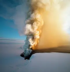 Éruption du Grimsfjall, Islande - crédits : Arctic-Images/ Stone/ Getty Images