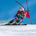 Skieur faisant un slalom - crédits : © technotr/ Getty Images
