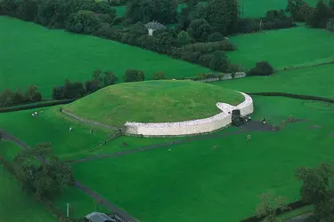 Tumulus de Newgrange, Irlande - crédits : © A. Attini—IGDA/DeA Picture Library