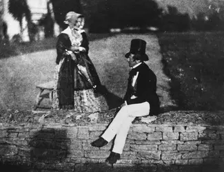 Couple dans un jardin anglais, W.H.F. Talbot - crédits : William Henry Fox Talbot/ Hulton Archive/ Getty Images