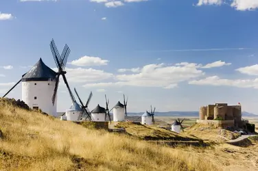 Moulins à vent en Espagne - crédits : Richard Semik/ Panther Media/ Agefotostock