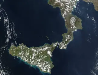 Vue satellitaire du sud de l’Italie, avec la Sicile - crédits : © NASA