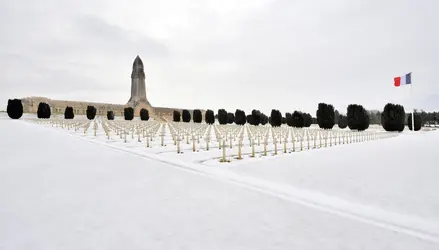 Ossuaire de Douaumont - crédits : © gallimaufry/ Shutterstock.com