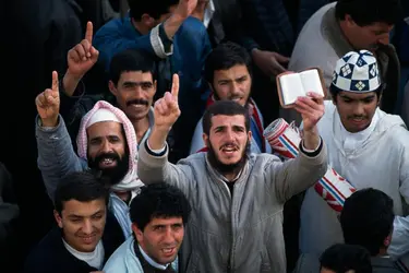 Victoire du Front islamique du salut en Algérie, 1991 - crédits : Pascal Parrot/ Sygma/ Getty Images