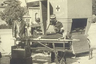 Progrès de la médecine lors de la Première Guerre mondiale - crédits : © collection Guy Pallardy