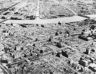 Tokyo bombardée, 1945 - crédits : Keystone/ Getty Images