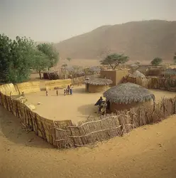 Habitat rural au Niger - crédits : © P. Jaccod—IGDA/DeA Picture Library