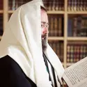 Rabbin étudiant les textes sacrés - crédits : © AISPIX by Image Source/ Shutterstock