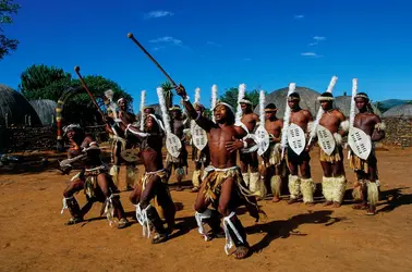 Zoulous, Afrique du Sud - crédits : L. Romano/ De Agostini/ Getty Images