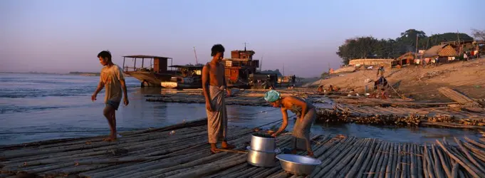 Fleuve Irrawaddy, Birmanie - crédits : Antoine Gyori/ AGP/ Corbis/ Getty Images