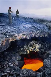 Prélèvements de lave - crédits : G. Brad Lewis/ Getty Images