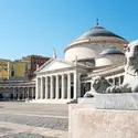 Place du Plébiscite, Naples - crédits : Masci Giuseppe/ AGF/ UIG/ Getty Images