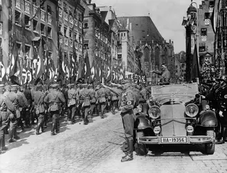 Défilé nazi à Nuremberg - crédits : © Ullstein bild/ Ullstein bild/ Getty Images