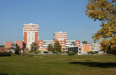 Renouvellement urbain aux Mureaux, Yvelines - crédits : © Pack-Shot/ Shutterstock