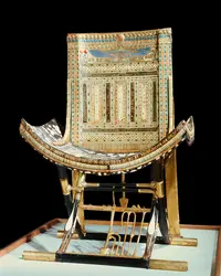 Chaise cérémonielle, tombe de Toutankhamon - crédits : Robert Harding/ robertharding/ Getty Images