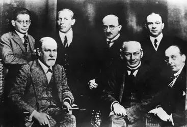 Freud et ses disciples en 1922 - crédits : Keystone/ Hulton Archive/ Getty Images