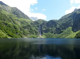 Cascade et lac d’Oô, Haute-Garonne - crédits : © Dan Shachar/ Shutterstock