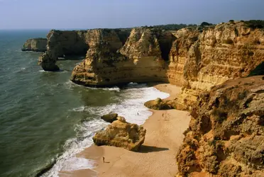 Falaises de l'Algarve, Portugal - crédits : Hans Peter Merten/ Getty Images