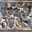 Frise de la bataille du pont Milvius, arc de Constantin - crédits : Dennis Jarvis/ FLickr ; CC BY-SA 2.0 (recadrée)